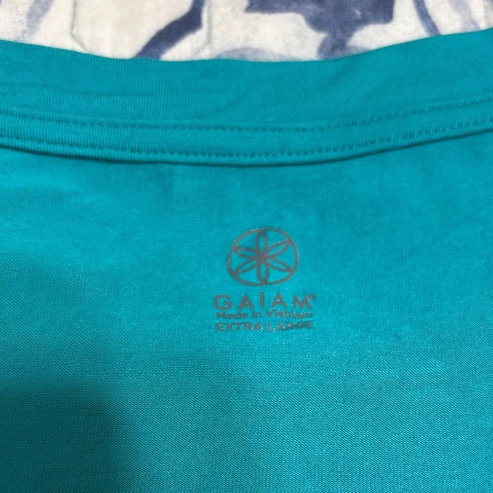 GAIAM Blue Calm Graphic Short Sleeve Tee - Picture 2 of 8
